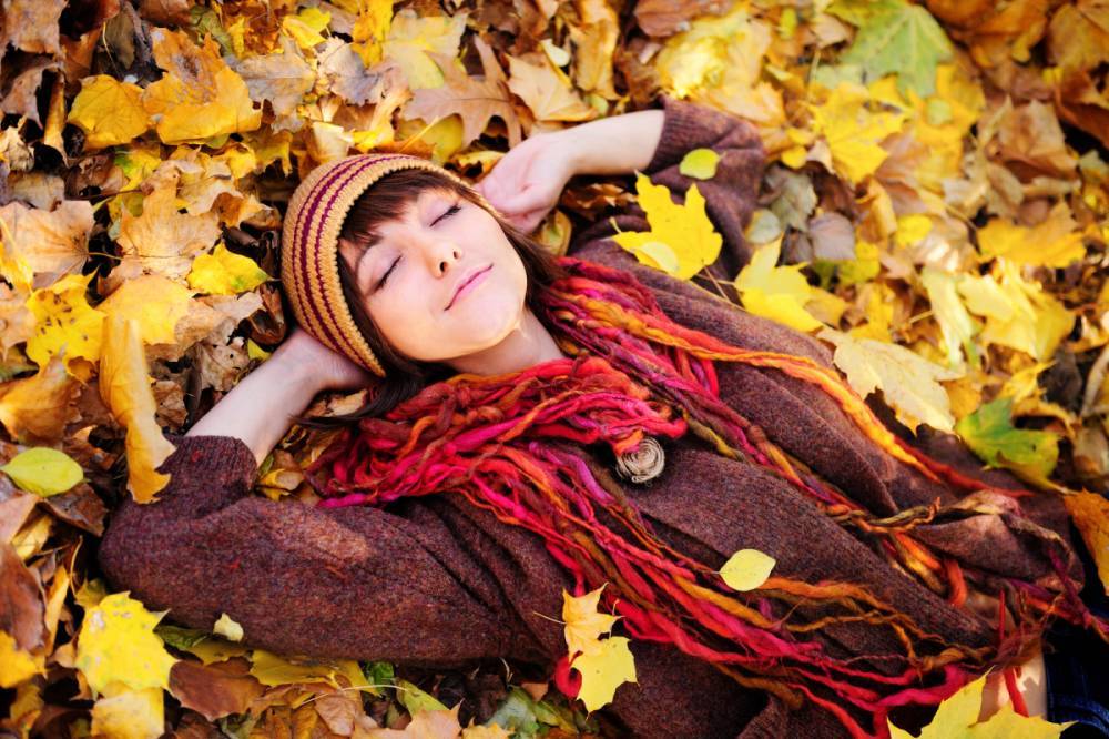 Как ухаживать за кожей лица осенью? Полезные советы - shkolazhizni.ru