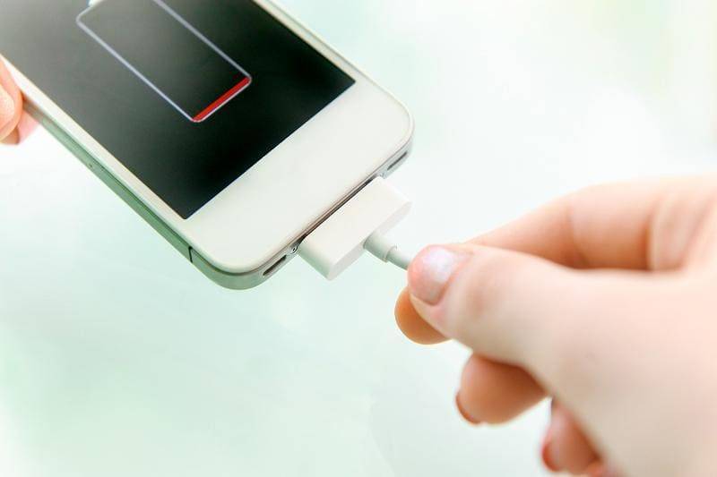 Как можно в 2 раза быстрее зарядить телефон? Полезный лайфхак - nashsovetik.ru