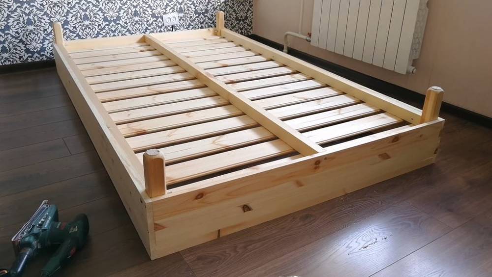 Кровать за копейки при минимуме материалов и инструментов - cpykami.ru