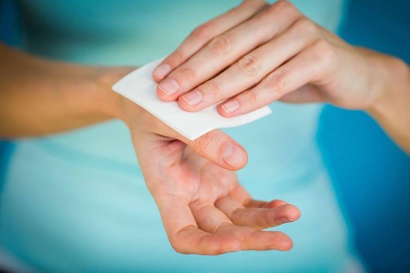 Как сделать антибактериальный спрей для рук, который защитит от инфекций? Рецепт - nashsovetik.ru