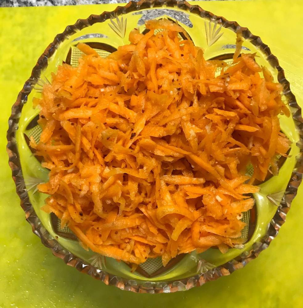 Мой любимый рецепт морковки по-корейски, делаю за 10 минут перед приходом гостей(специальная терка не нужна) - zen.yandex.ru