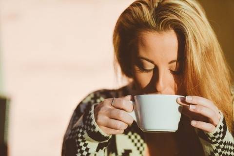 Чашка кофе даёт вам кофеин, но что она отнимает? «Питательные воры» в нашей жизни - epochtimes.com.ua