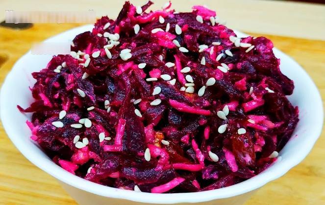 Необычный салат из обычной свёклы: даже на праздничный стол его всегда готовлю - hitrostigizni.ru