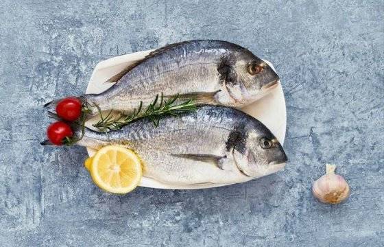 Легкий способ, как быстро почистить рыбу без ножа и остаться с чистыми руками - novate.ru