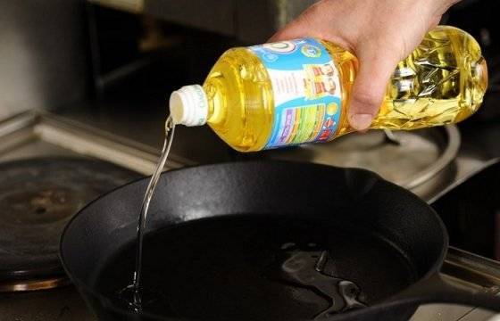 Простой трюк, чтобы масло из сковородки не брызгало во все стороны - novate.ru