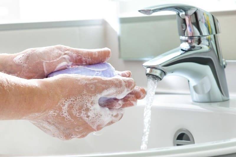 Почему иногда опасно мыть руки после туалета? Возьмите на заметку - nashsovetik.ru