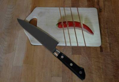 Как заточить ножи до идеальной остроты без камней и заточки - novate.ru