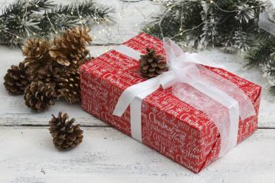 Как красиво упаковать подарок своими руками в подарочную бумагу? Пошаговое фото + видео - nashsovetik.ru