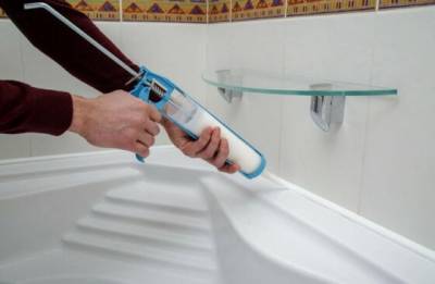 Чем замазать стык между стеной и ванной, чтобы вода не заливалась за бортик - novate.ru