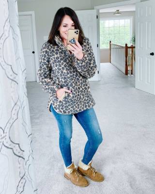 Стильные зимние образы с джинсами для дам за 40 - all-for-woman.com