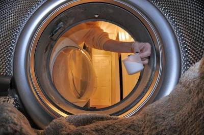 Как постирать плед в стиральной машинке, чтобы он остался мягким и пушистым? - nashsovetik.ru