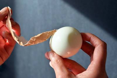 Как очистить вареное яйцо всего за 3 секунды? Это вполне возможно с помощью этого простого трюка! - nashsovetik.ru