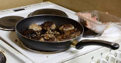 7 секретов, как сделать, чтобы еда не прилипала к сковороде - novate.ru