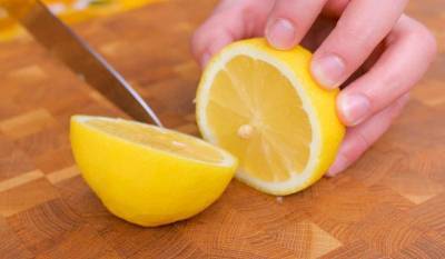 Как избавиться от трещин на пятках с помощью лимона? Отличное решение болезненной проблемы - nashsovetik.ru