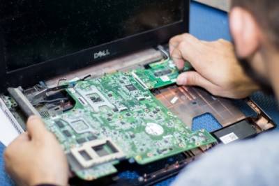 Кому можно доверить ремонт компьютера или ноутбука? - epochtimes.com.ua - Киев