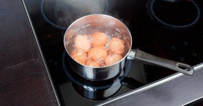 Как сварить куриные яйца, чтобы они нетрескались ихорошо чистились - goodhouse.ru