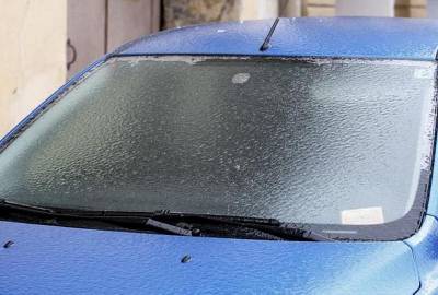 Если замерзает лобовое стекло снаружи в машине. Простой лайфхак для решения этой проблемы - nashsovetik.ru