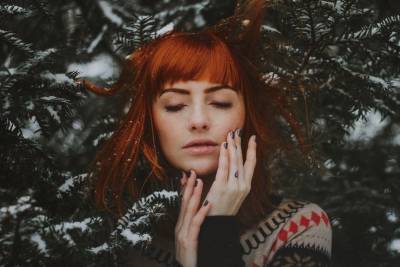 Красота под шапкой: 9 советов по уходу за волосами в зимний период - miridei.com