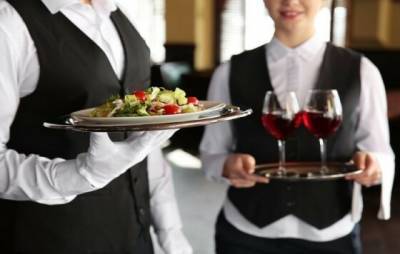 8 уловок официантов, которые заставляют гостей платить больше - novate.ru