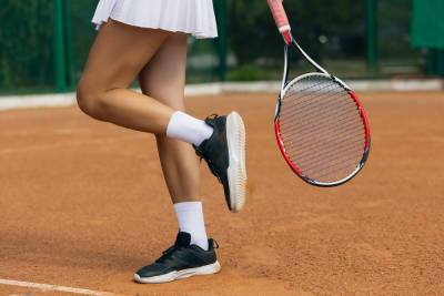 Почему теннисисты стучат по обуви ракеткой? - shkolazhizni.ru