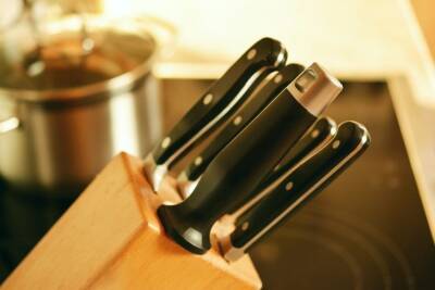Как почистить деревянную подставку для ножей: поможет прибор, который есть в каждом доме - belnovosti.by