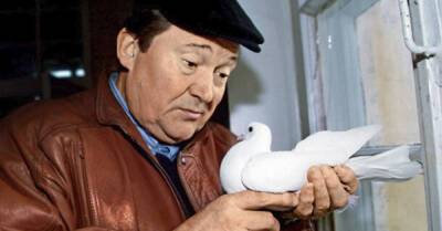 Владимир Высоцкий - Виктор Павлов свято верил, что голуби — это души актеров, когда-то работавших в Малом театре - takprosto.cc