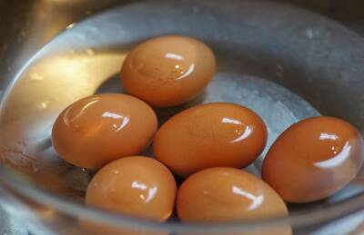 Как варить треснувшее яйцо из супермаркета, чтобы содержимое при варке не вытекло: результат вас порадует - belnovosti.by