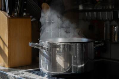 Как избавиться от неприятного запаха на кухне: что нужно налить в кастрюлю - belnovosti.by