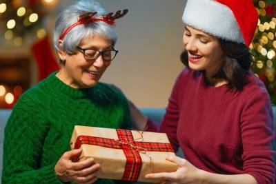 Готовимся к Новому году: 16 подарков для бабушек и дедушек - miridei.com