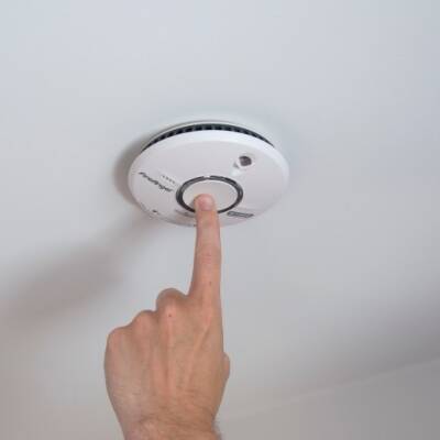 Всех собственников жилья могут обязать установить противопожарные датчики в квартирах - polsov.com