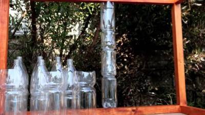 Полезная идея переработки пластиковых бутылок для огорода - cpykami.ru
