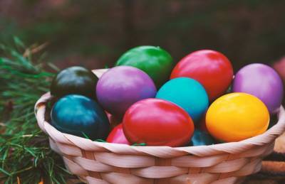 Как покрасить яйца с помощью подручных средств: 5 простых способов - belnovosti.by