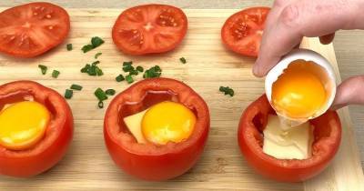 Соедините половинки помидор с яйцом и отправьте на противень. Через 20 минут наслаждайтесь результатом - cpykami.ru