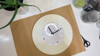 Пожелтевшие часы из Икеа станут дизайнерскими! Отличная идея переделки - cpykami.ru