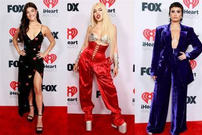 10 нарядов звезд на красной дорожке iHeartRadio Awards 2021 - miridei.com - Лос-Анджелес