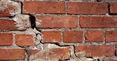 Как восстановить трещины в стене при помощи укрепления фундамента - novate.ru
