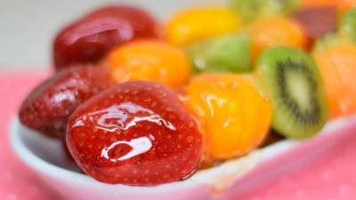 Старинный бабушкин рецепт: стеклянные фрукты и ягоды - cpykami.ru