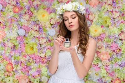 Как закрепить запах парфюма на теле, чтобы он держался весь день? - shkolazhizni.ru