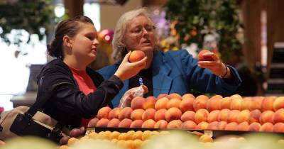 Нехитрый способ, как выбрать сладкие персики по принципу «девочка-мальчик» - novate.ru