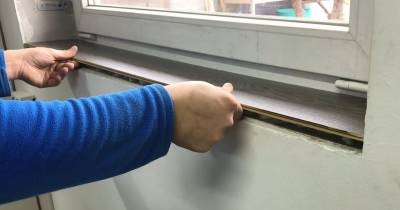 Не выбрасывайте остатки ламината после ремонта: практичная идея для оформления откосов окна и двери - cpykami.ru