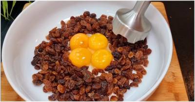 Попробуйте взбить яйца с изюмом. Получается очень необычный и вкусный торт - cpykami.ru