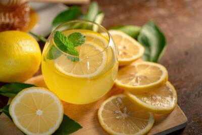 Как выжать сок из лимона быстро и просто? Трюк, который точно следует взять на заметку! - nashsovetik.ru