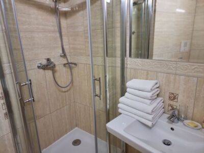 Как освежить штору в ванной комнате: 4 популярных способа - belnovosti.by