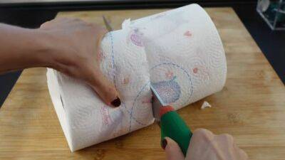 Узнала, зачем находчивая хозяйка разрезает бумажные полотенца пополам. Теперь тоже так делаю - cpykami.ru