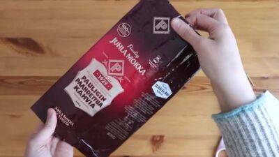 Мастерица нашла самый гениальный способ, куда использовать пакеты из-под кофе. Шедевр из мусора - cpykami.ru