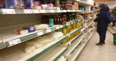 Покупая сахар в супермаркете, выискиваю продукт с желтоватым оттенком, ведь он слаще и полезнее - takprosto.cc