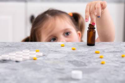 Можно ли давать ребёнку обезболивающие таблетки? - shkolazhizni.ru