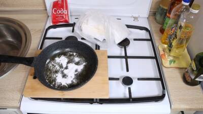 Ни в коем случае не выливайте масло после жарки в раковину. Утилизируйте его безопасно для труб - cpykami.ru