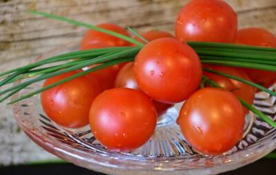 Антон Курчев - Почему опытные хозяйки хранят помидоры перевернутыми: маленькая хитрость - belnovosti.by