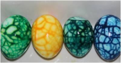 Так яйца вы еще не красили! Красим битые яйца для вау-эффекта - cpykami.ru